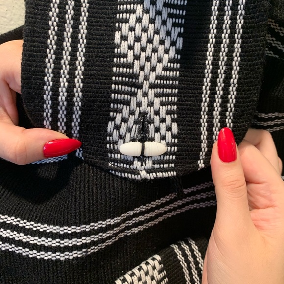 NWOT Aztec print drawstring backpack - Picture 8 of 11